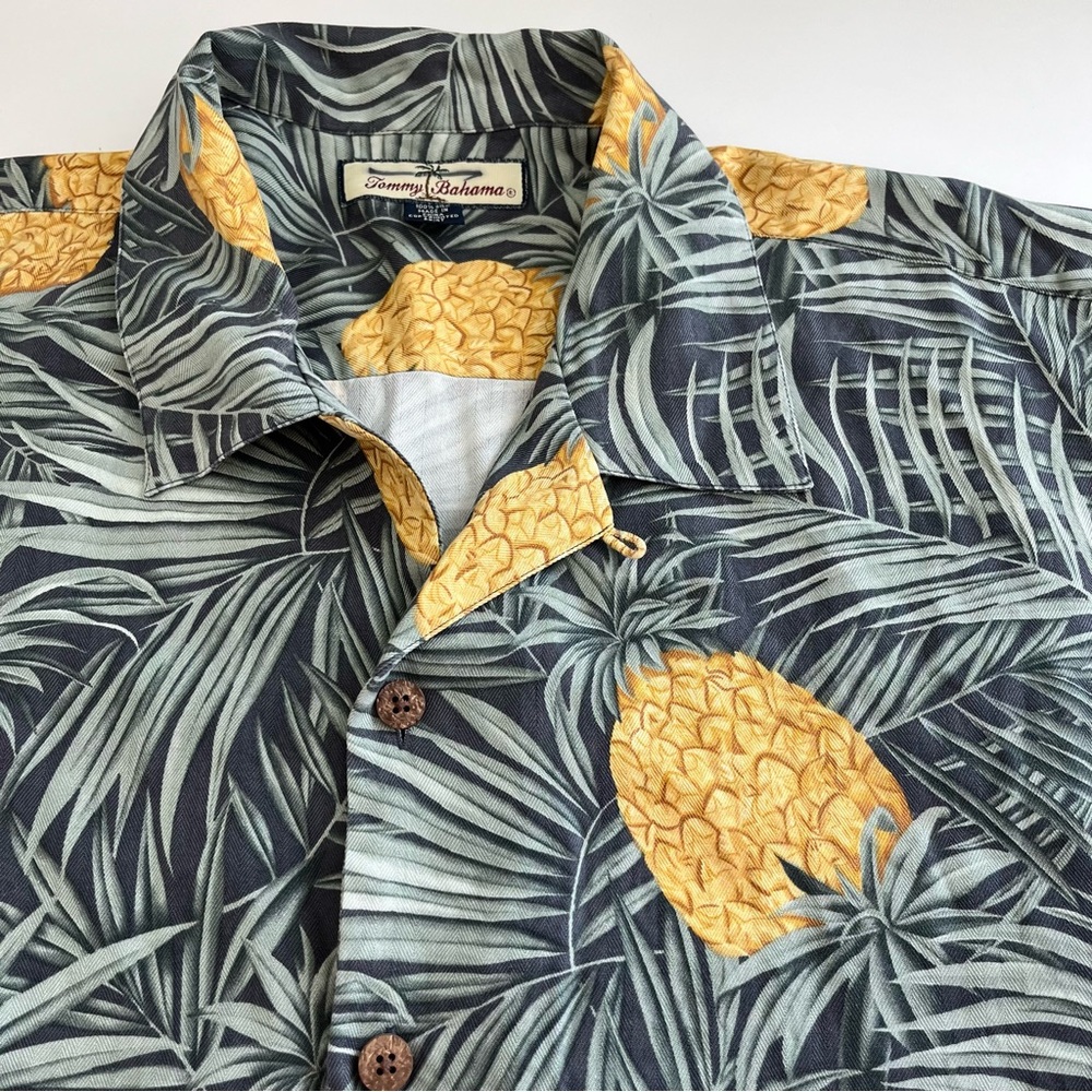 Tommy Bahama Men’s‎ Pineapple Print Tropical Silk Short Sleeve Button down large